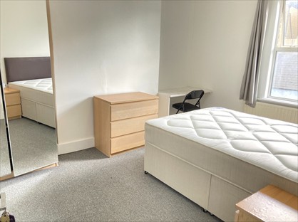 Room in a Shared House, Very Near Kirchen Road Area, W13