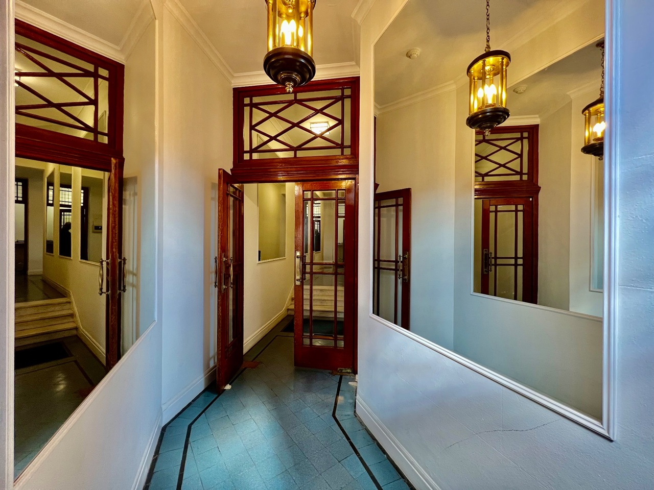 3 Bed Flat, Hornton St, W8