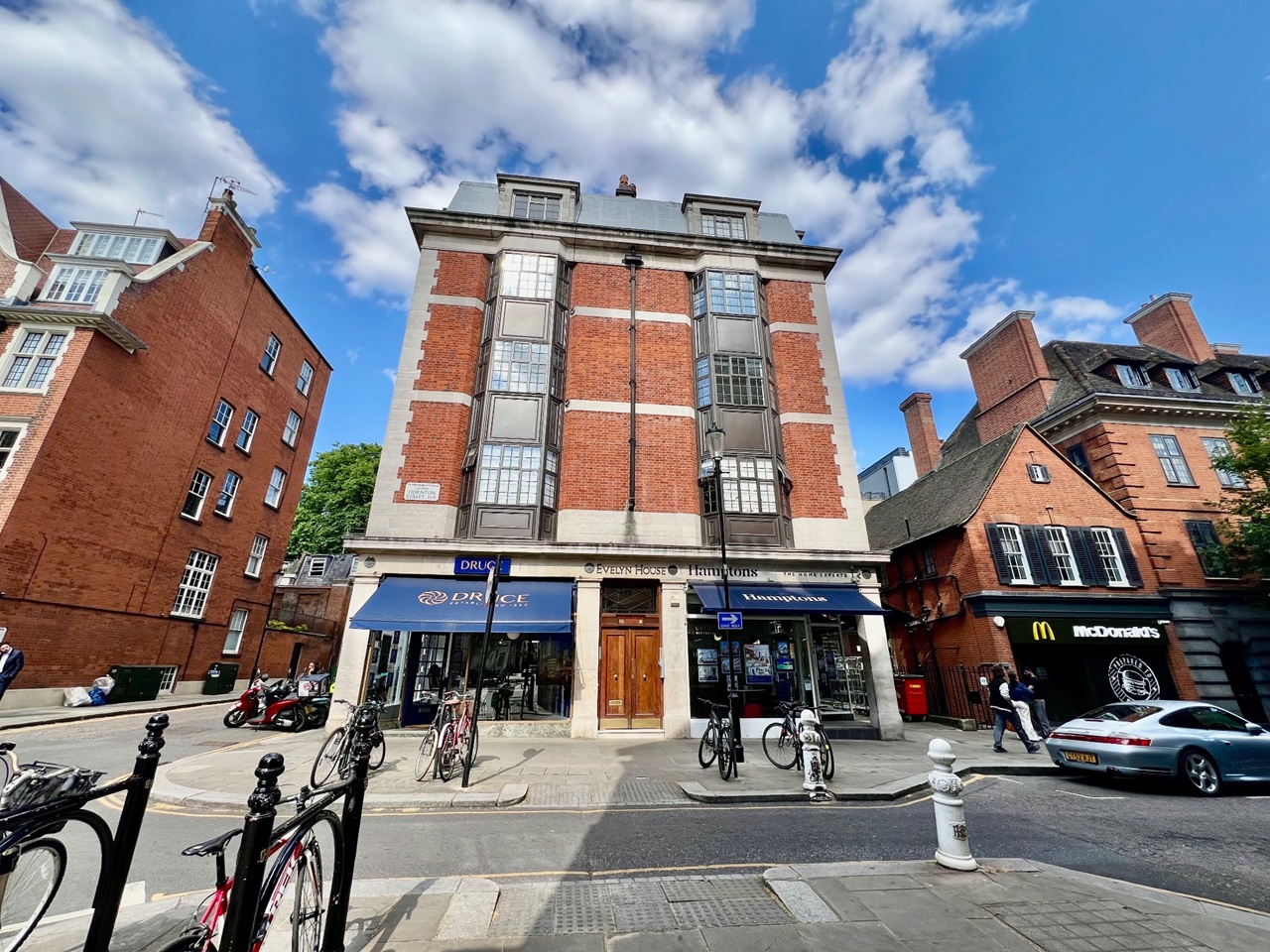 3 Bed Flat, Hornton St, W8 photo 2