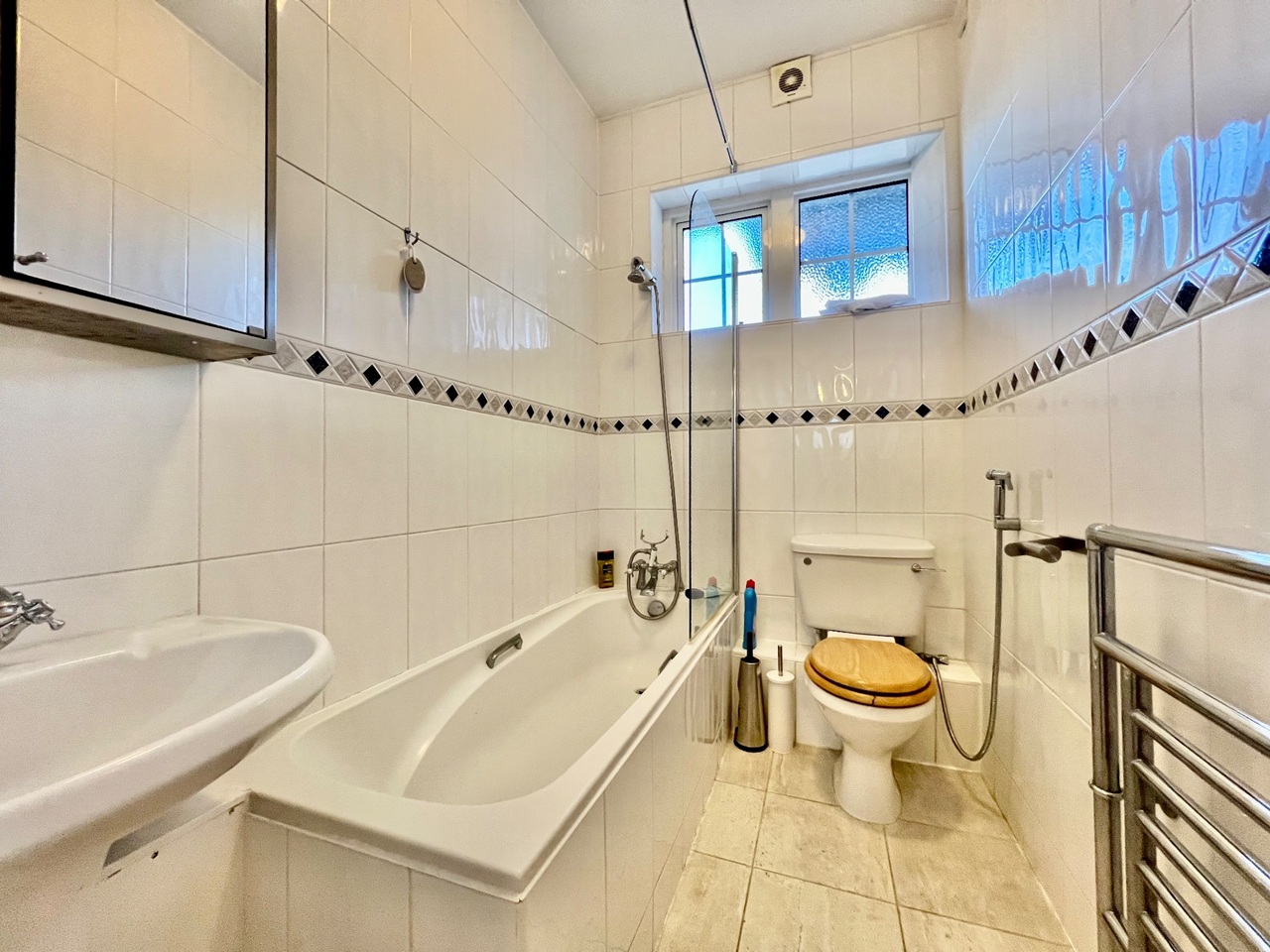 3 Bed Flat, Hornton St, W8 photo 4