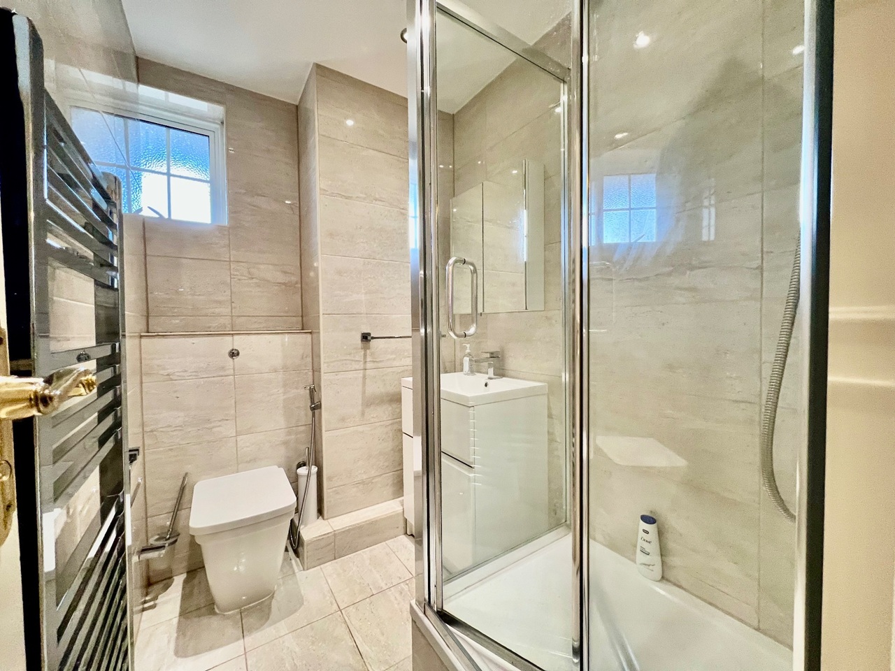 3 Bed Flat, Hornton St, W8 photo 5