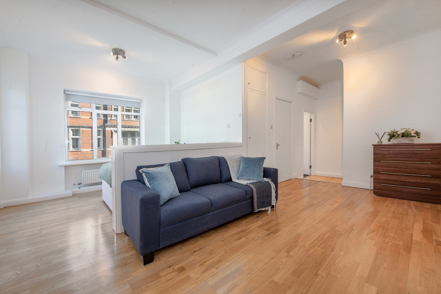 Studio Flat, Warren Court, NW1