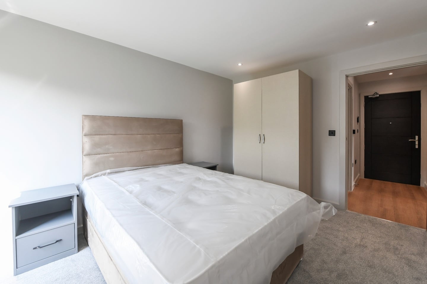1 Bed Flat, Trinity Apartments, LS13 photo 2