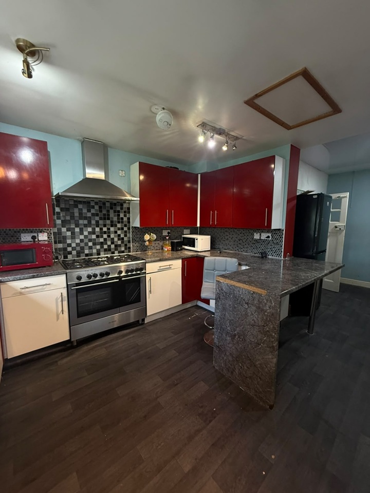 Room in a Shared House, Romilly Avenue, B20