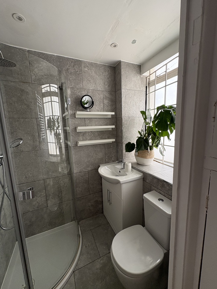 Studio Flat, Westbourne Gardens, W2 photo 5