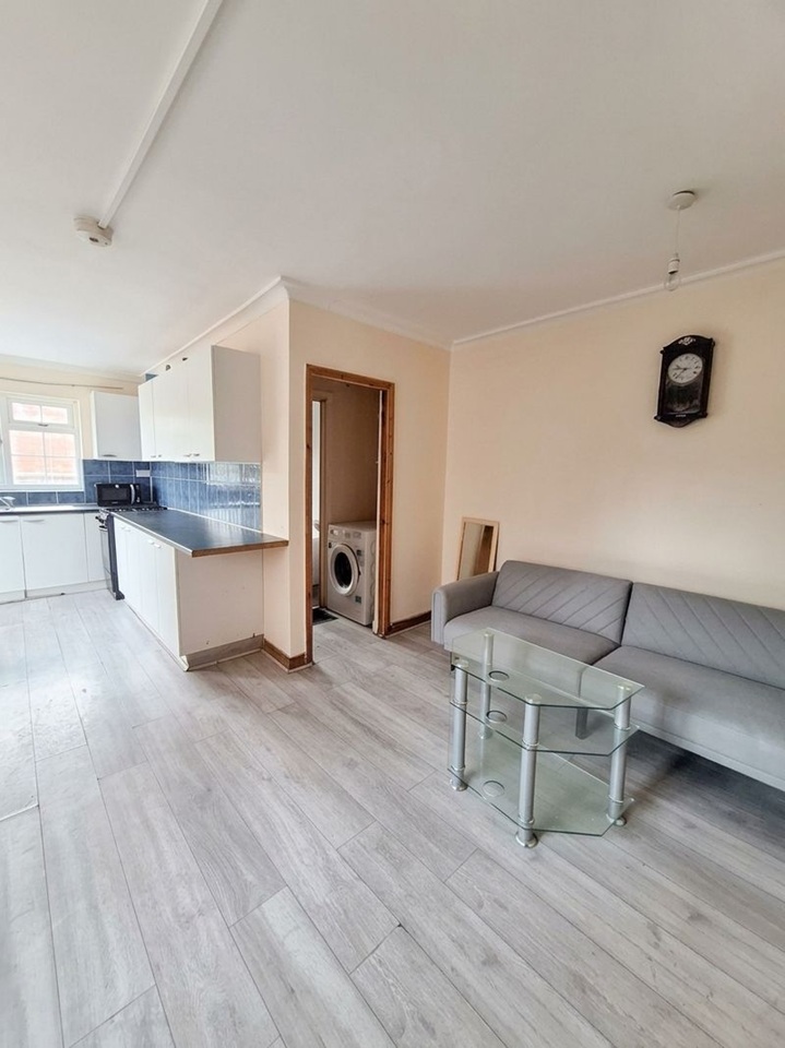 3 Bed Flat, Oxford Road, RG1 photo 2