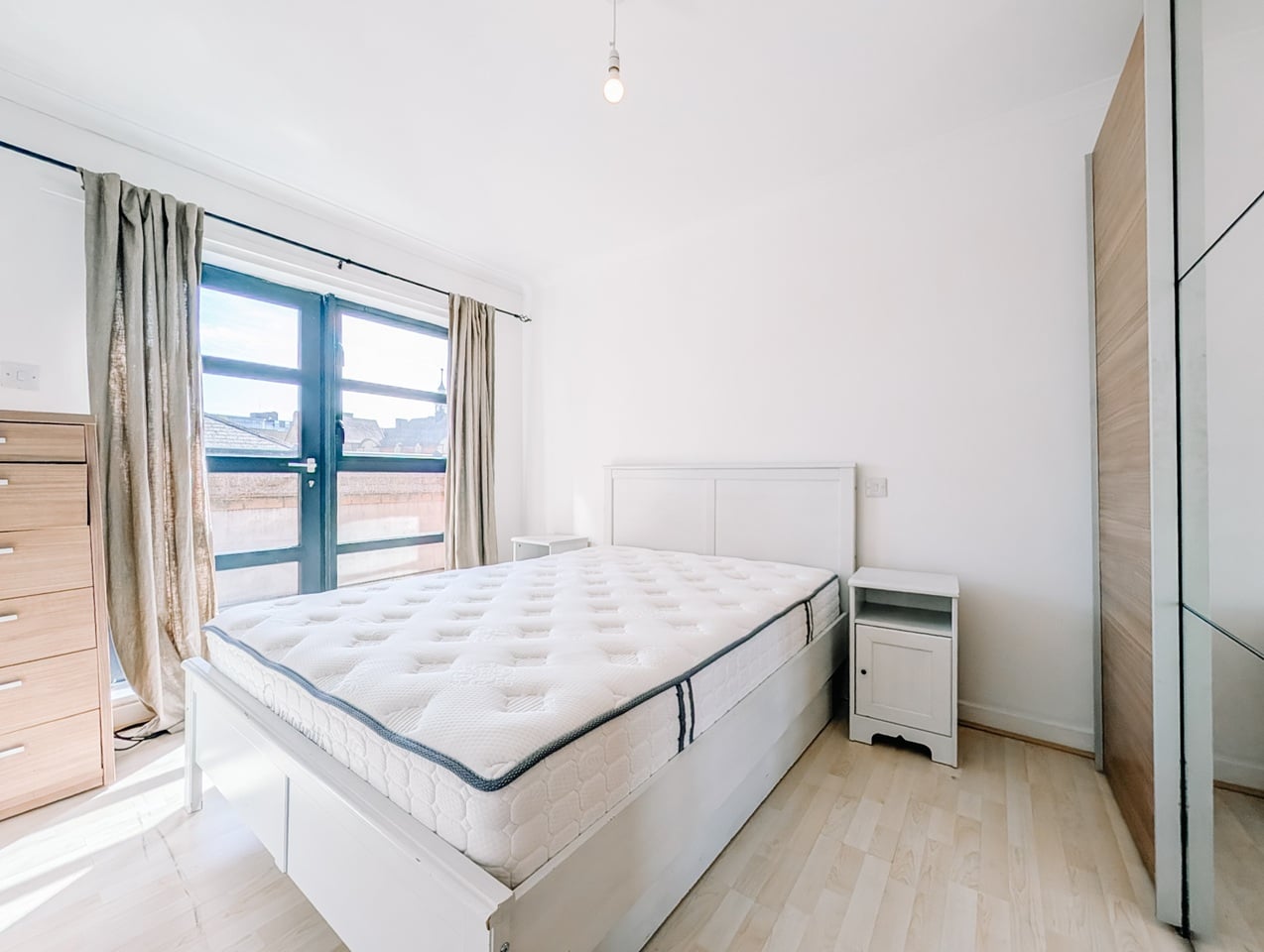 2 Bed Flat, Back Church Lane, E1 photo 2