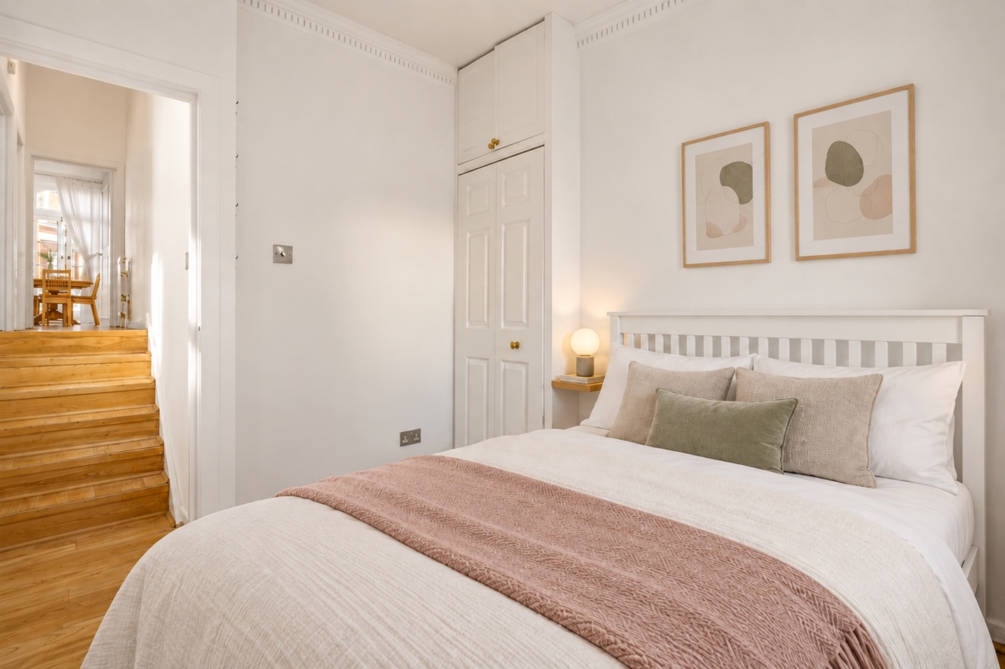2 Bed Flat, Fulham Road, SW6 photo 3