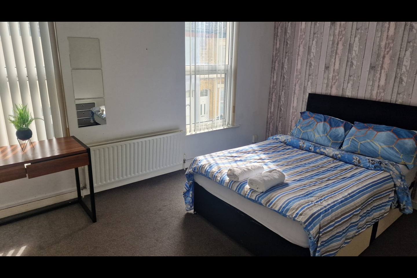 Room in a Shared House, Ling Stree, L7