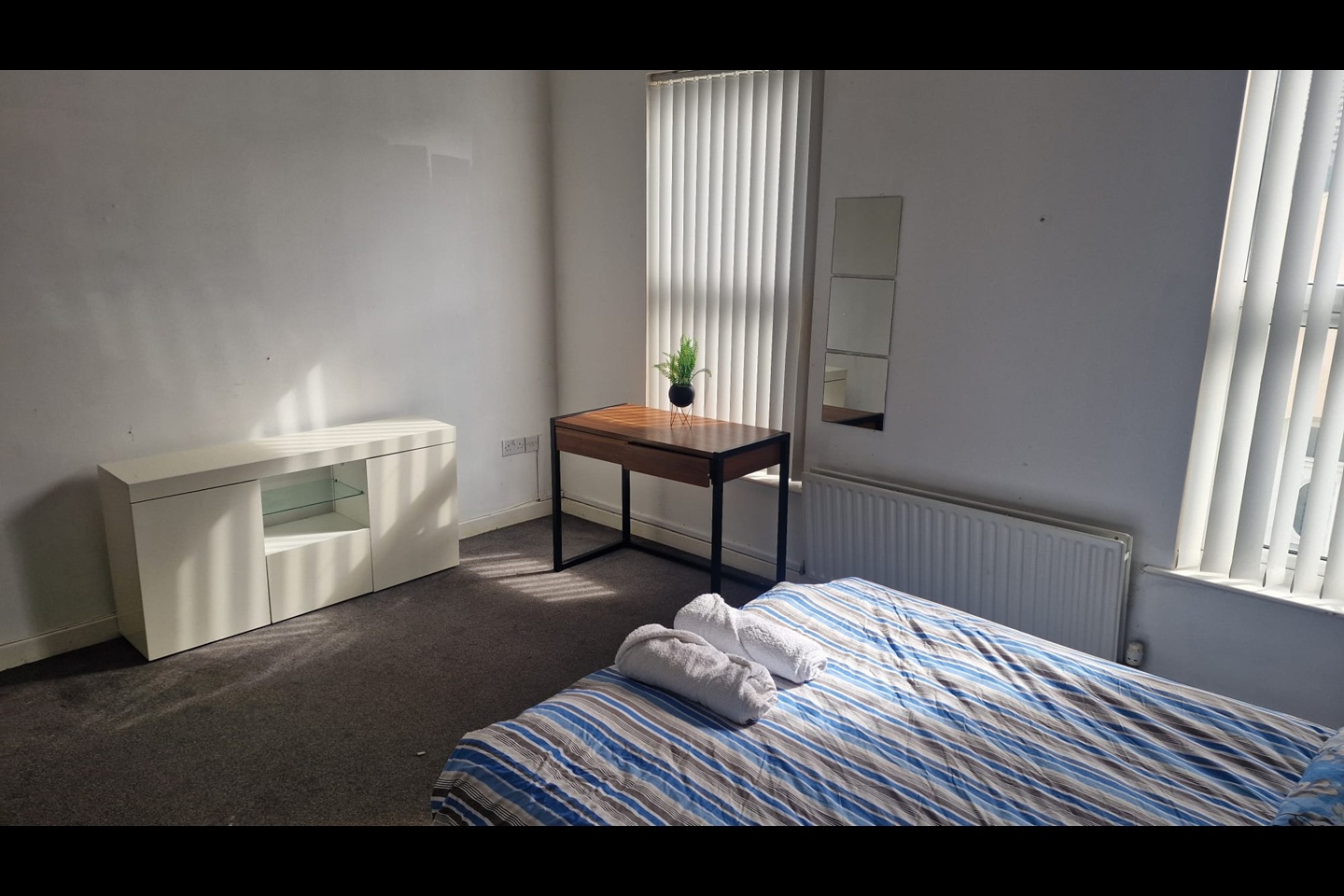 Room in a Shared House, Ling Stree, L7 photo 3
