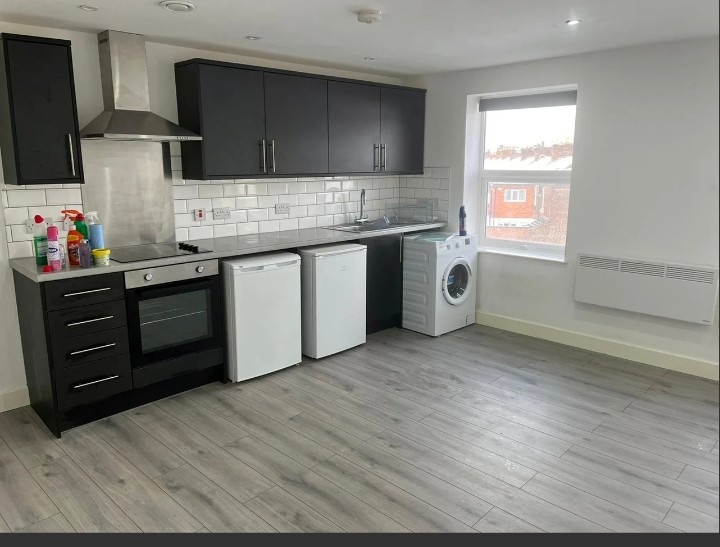 Studio Flat, Prescot Road, L13