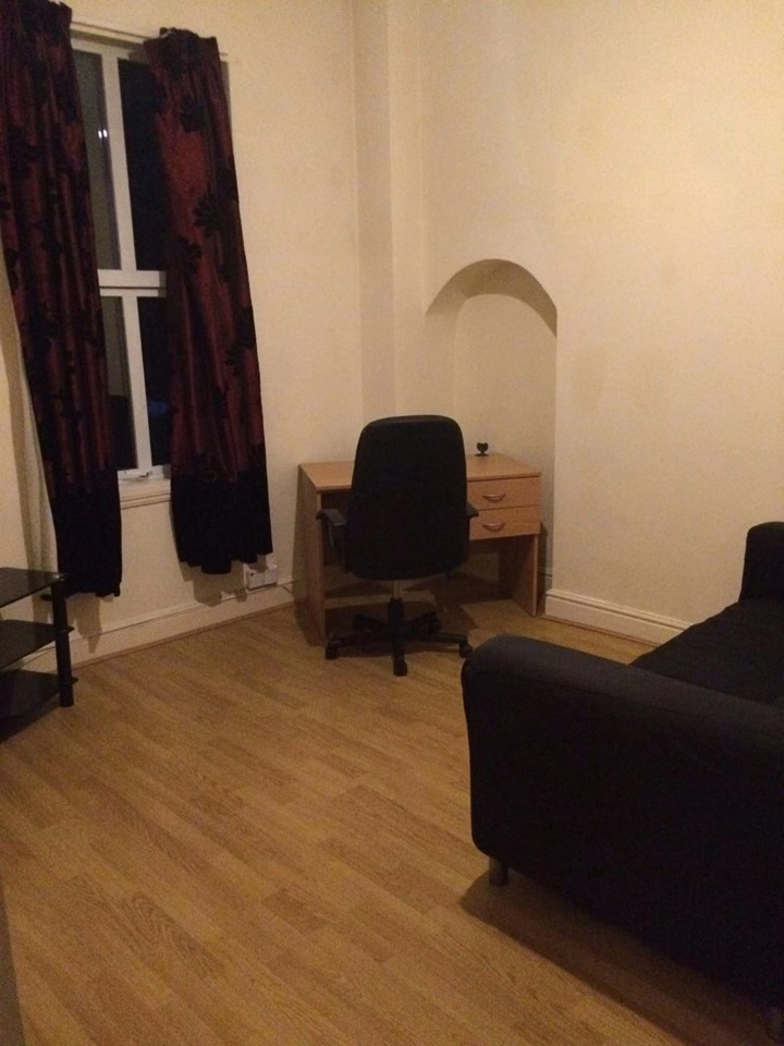 1 Bed Flat, Stirling Road, B16 photo 3