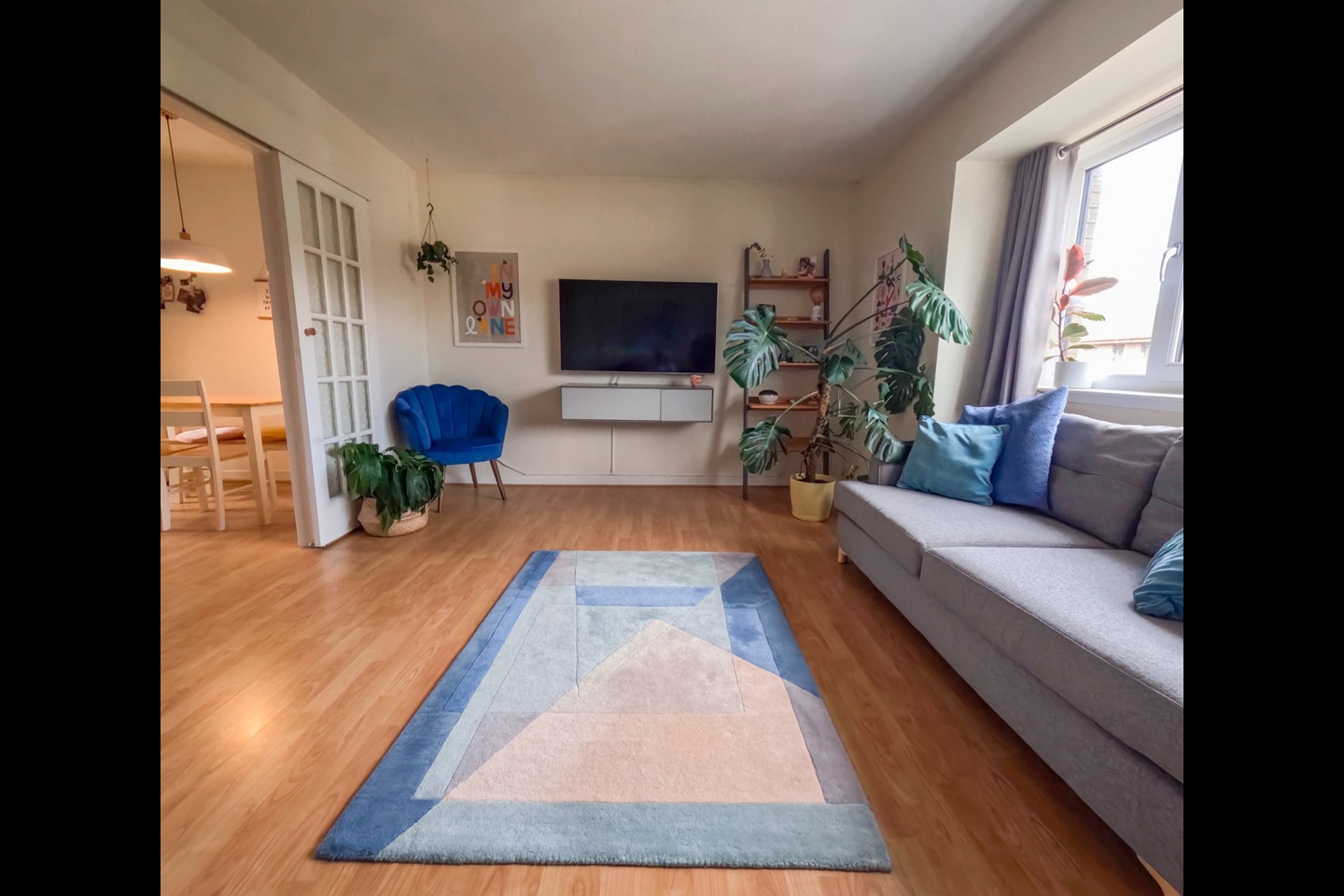 2 Bed Flat, Allanfield, EH7 photo 3