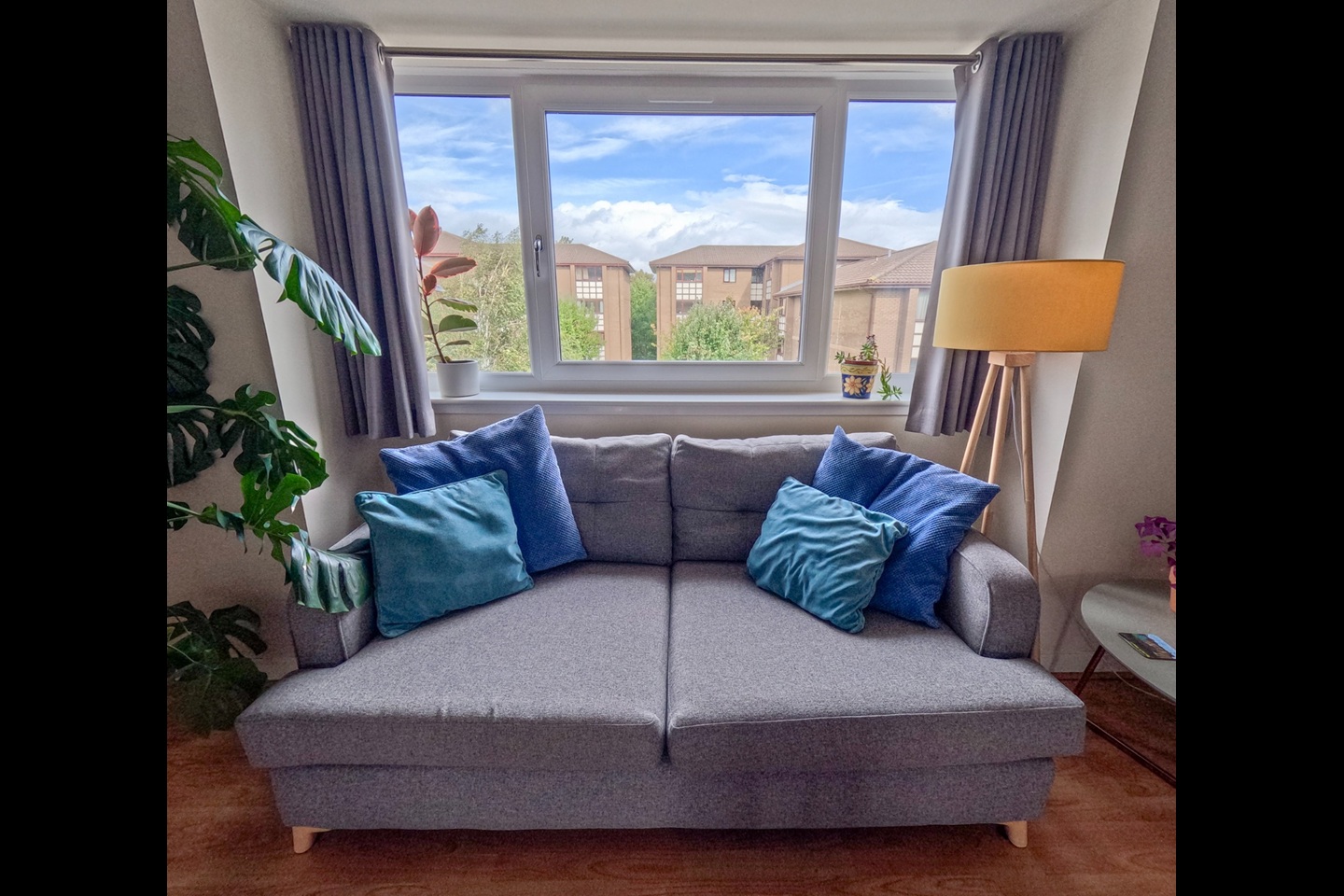 2 Bed Flat, Allanfield, EH7 photo 4