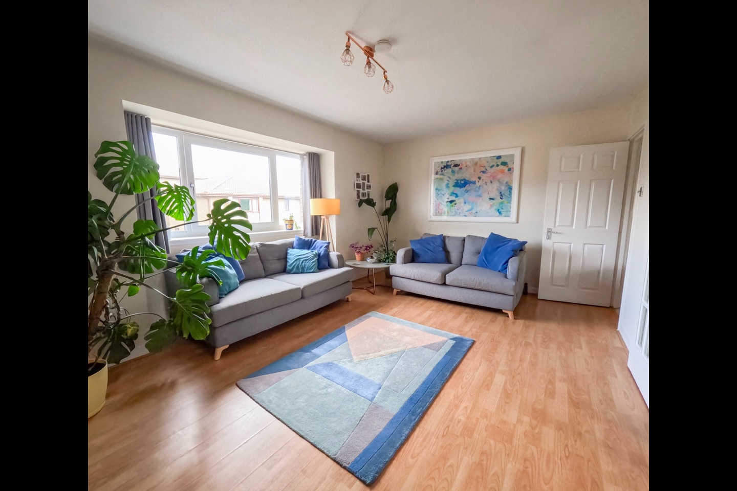 2 Bed Flat, Allanfield, EH7 photo 2
