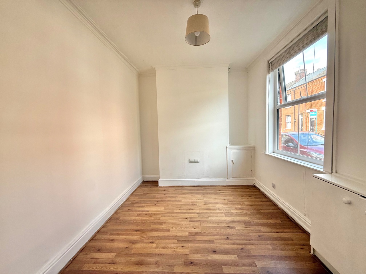 2 Bed End Terrace, Ilford St, M11 photo 3