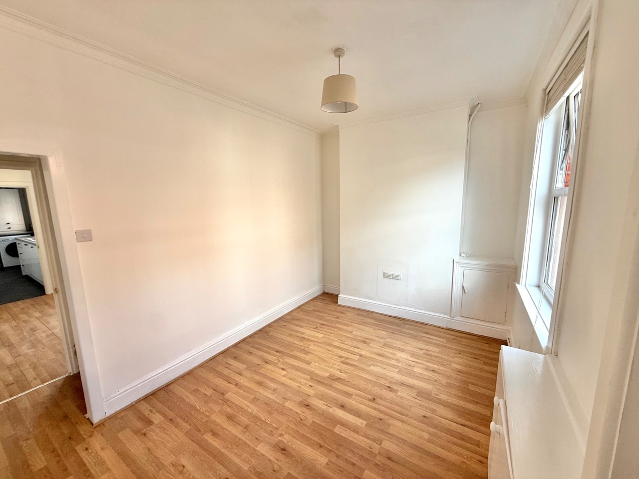 2 Bed End Terrace, Ilford St, M11 photo 4