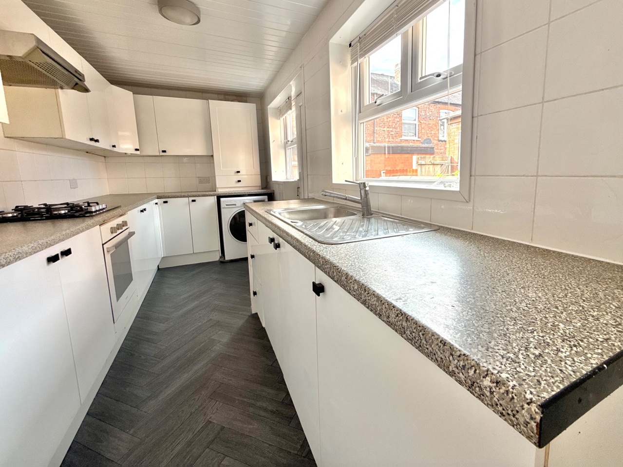 2 Bed End Terrace, Ilford St, M11 photo 5