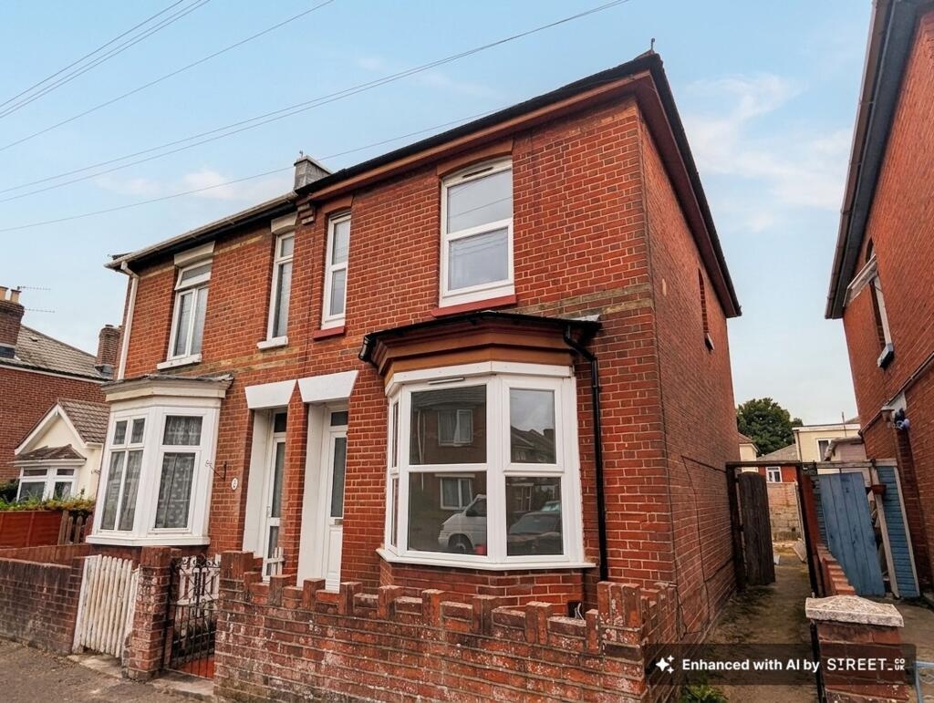2 Bed Semi-Detached House, Grove Road, SO15