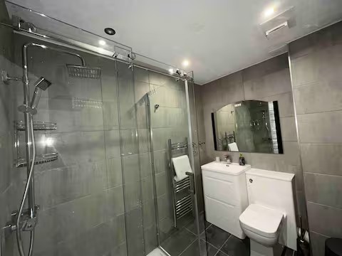 2 Bed Flat, Belle Vue Road, LS3 photo 5