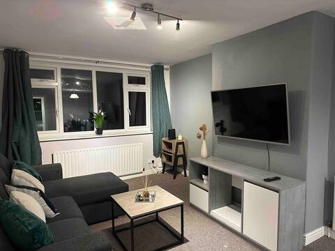 2 Bed Flat, Belle Vue Road, LS3