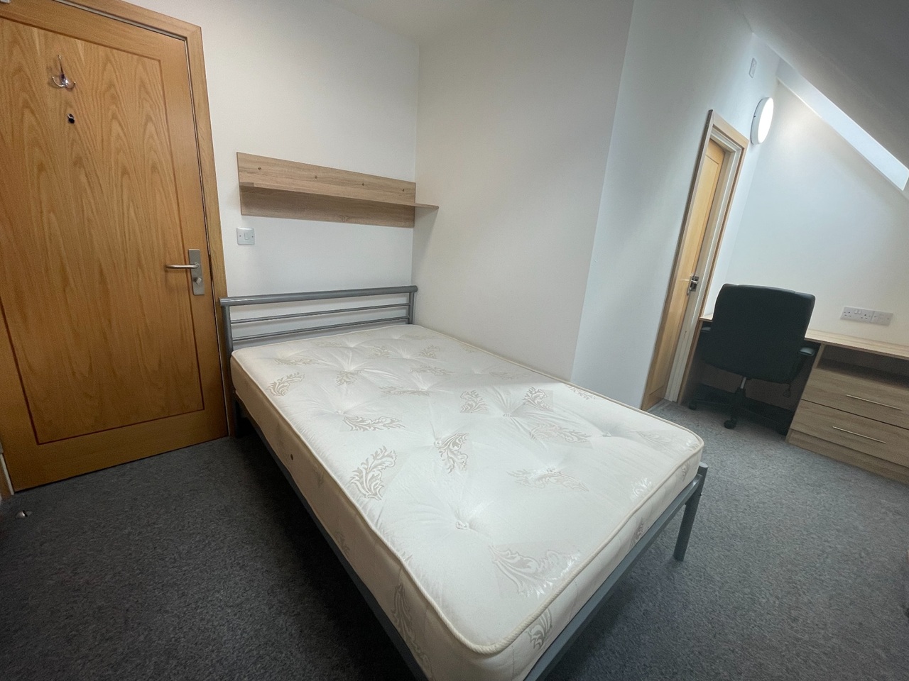 Room in a Shared Flat, Regent Road, LE1 photo 2