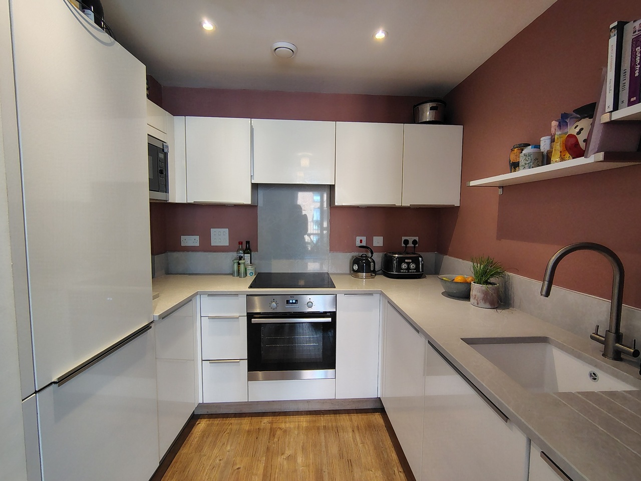 2 Bed Flat, Milles Square, SW9 photo 2