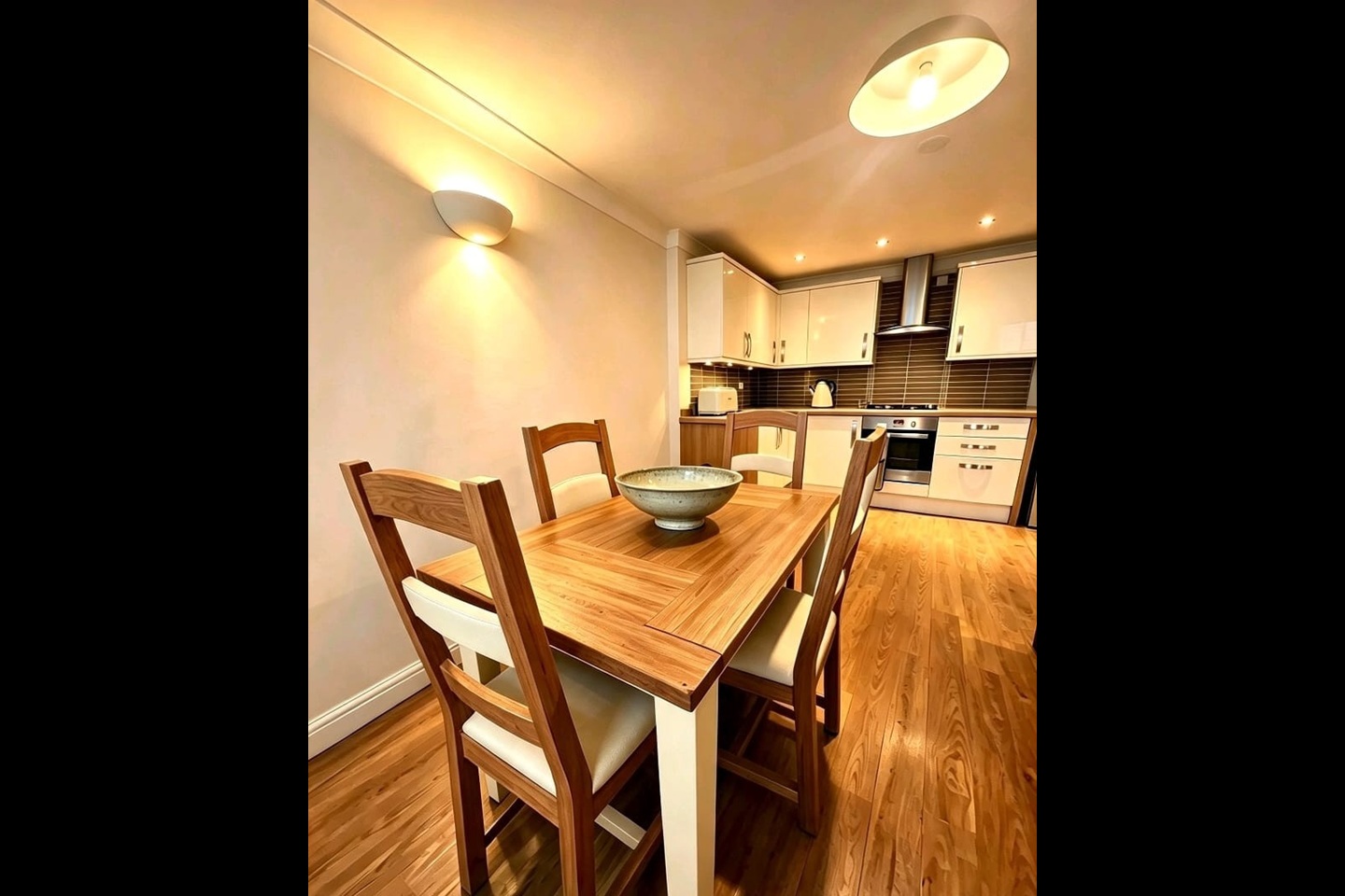 2 Bed Flat, Brick Lane, E1 photo 3