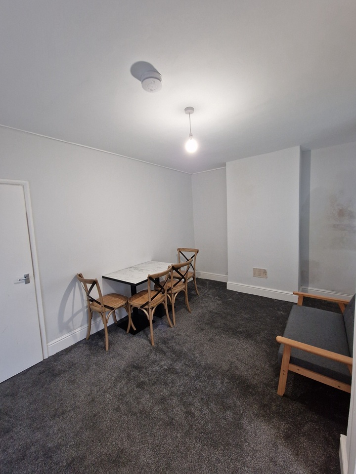 1 Bed Flat, Burton Road, DE1 photo 5