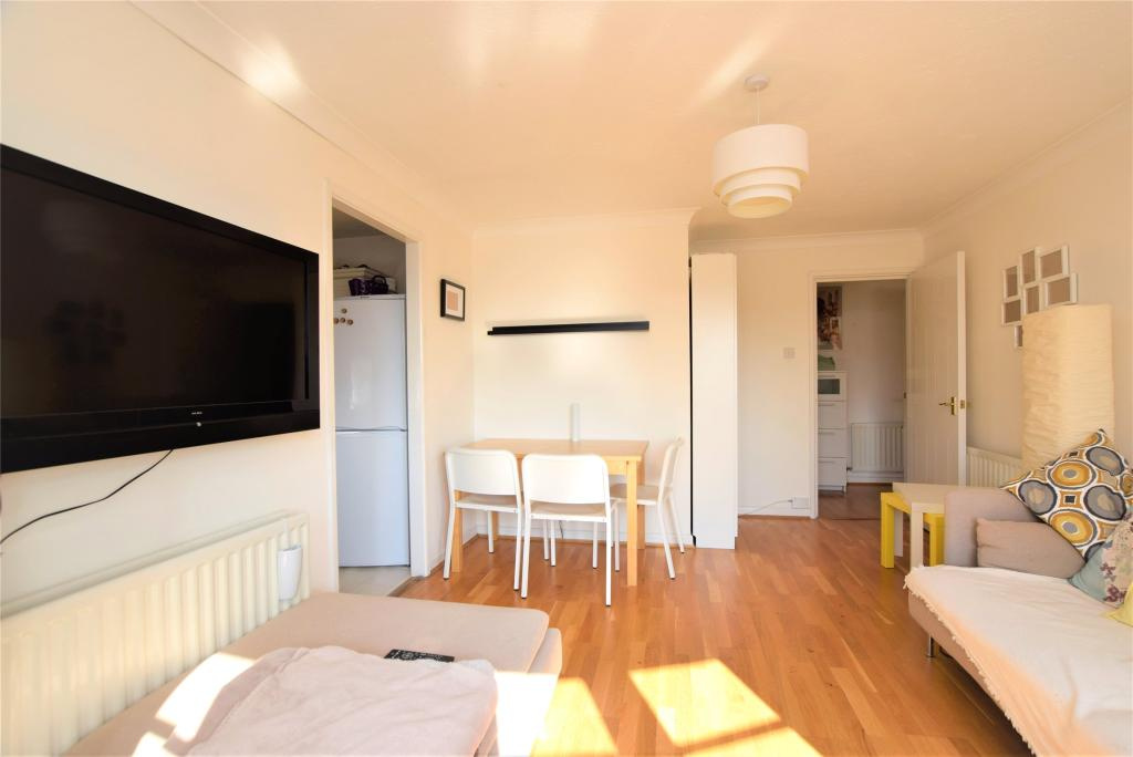 2 Bed Flat, Rownham Mead, BS8 photo 4