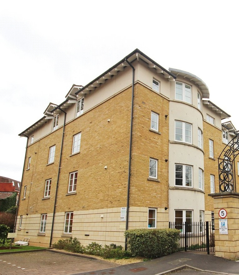2 Bed Flat, Rownham Mead, BS8 photo 2