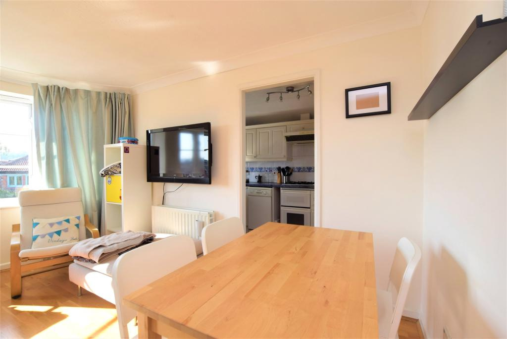 2 Bed Flat, Rownham Mead, BS8 photo 5