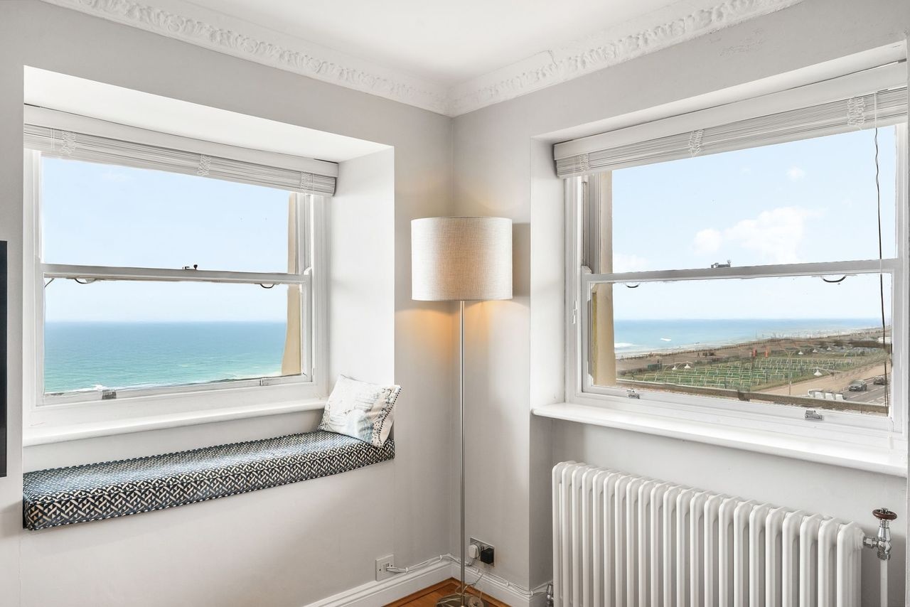 2 Bed Flat, Brunswick Terrace, BN3 photo 4