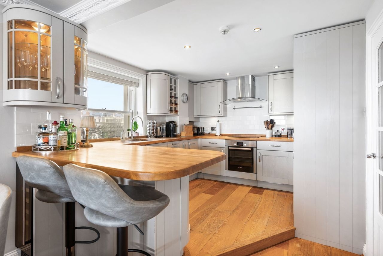 2 Bed Flat, Brunswick Terrace, BN3 photo 5