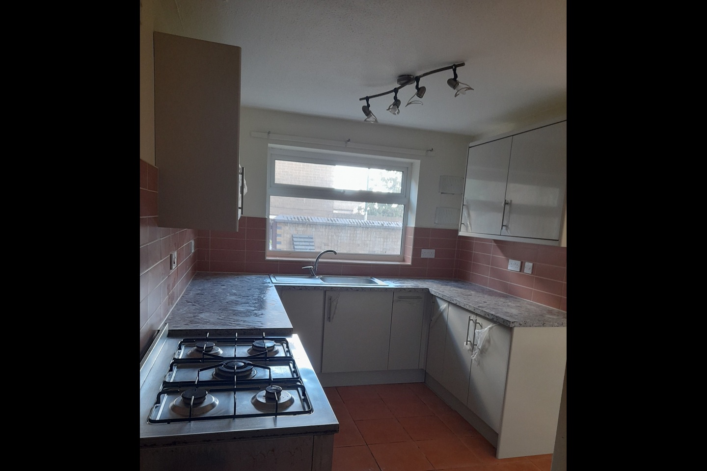 4 Bed Terraced House, Nottingham, NG3 photo 2
