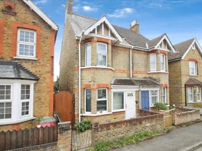 3 Bed Semi-Detached House, Elmhurst Road, SL3