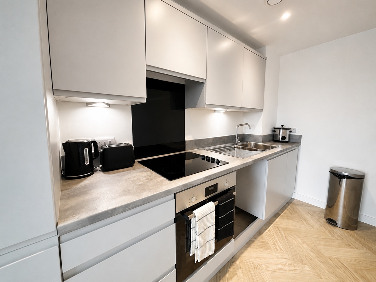 Studio Flat, Ford Lane, M6 photo 5