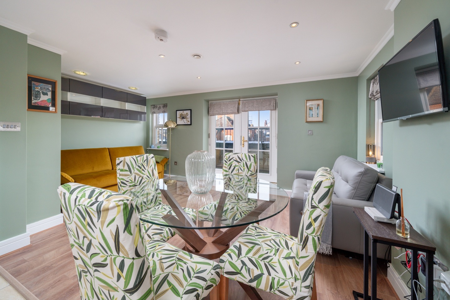 1 Bed Flat, Jubilee Mansions, W14