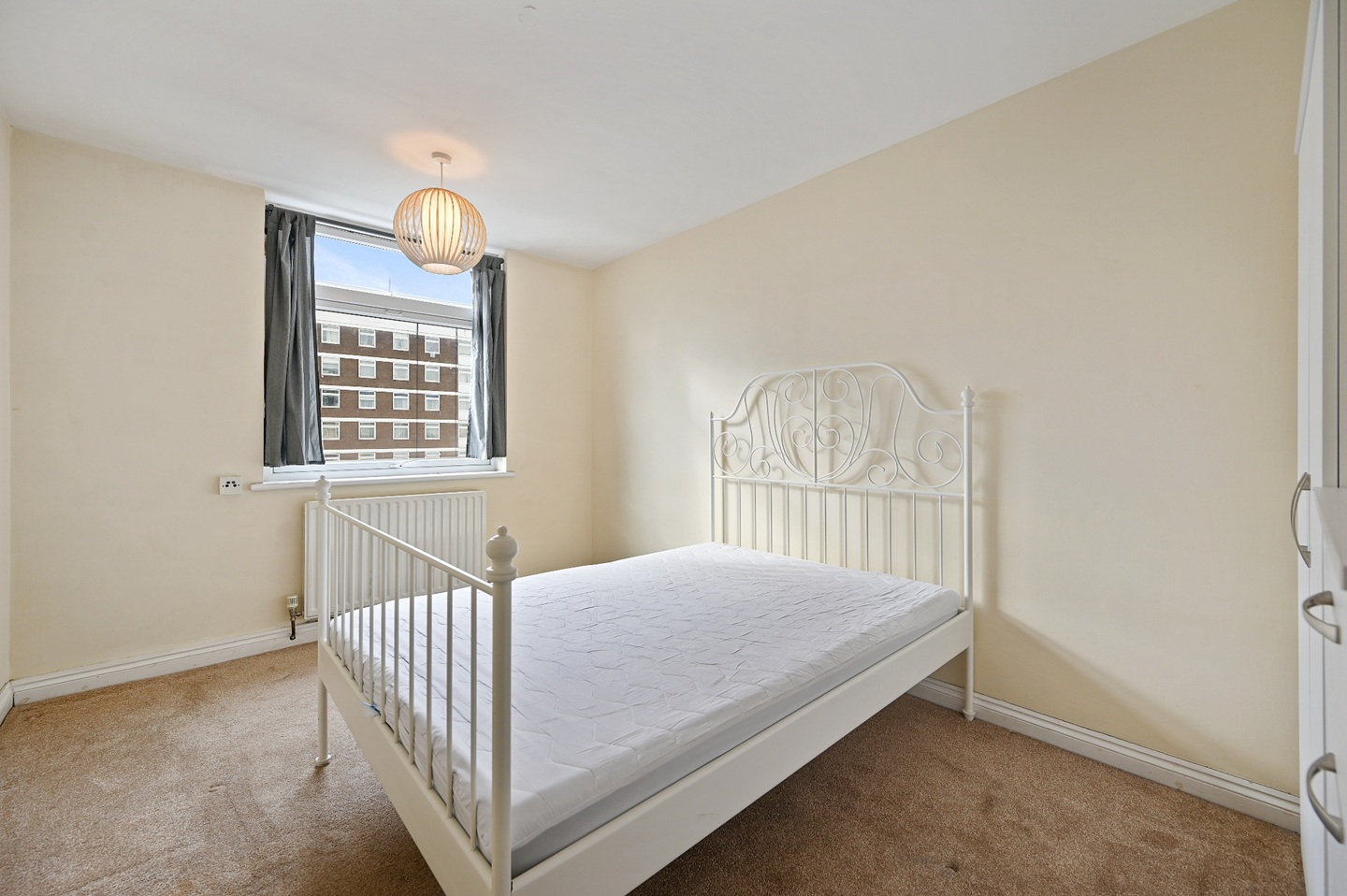 3 Bed Flat, Bush Court, W12
