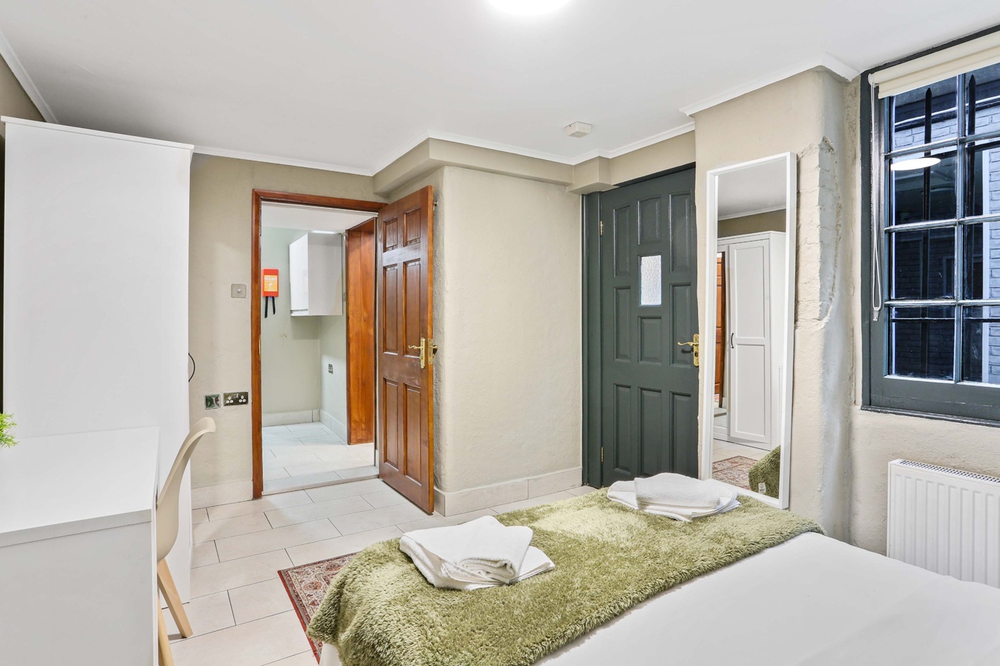 2 Bed Flat, Gloucester Terrace, W2 photo 2