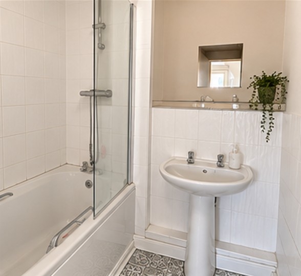 3 Bed Flat, Crete Towers, L5 photo 5