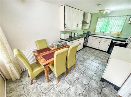 3 Bed Terraced House, Reigate Walk, NN18