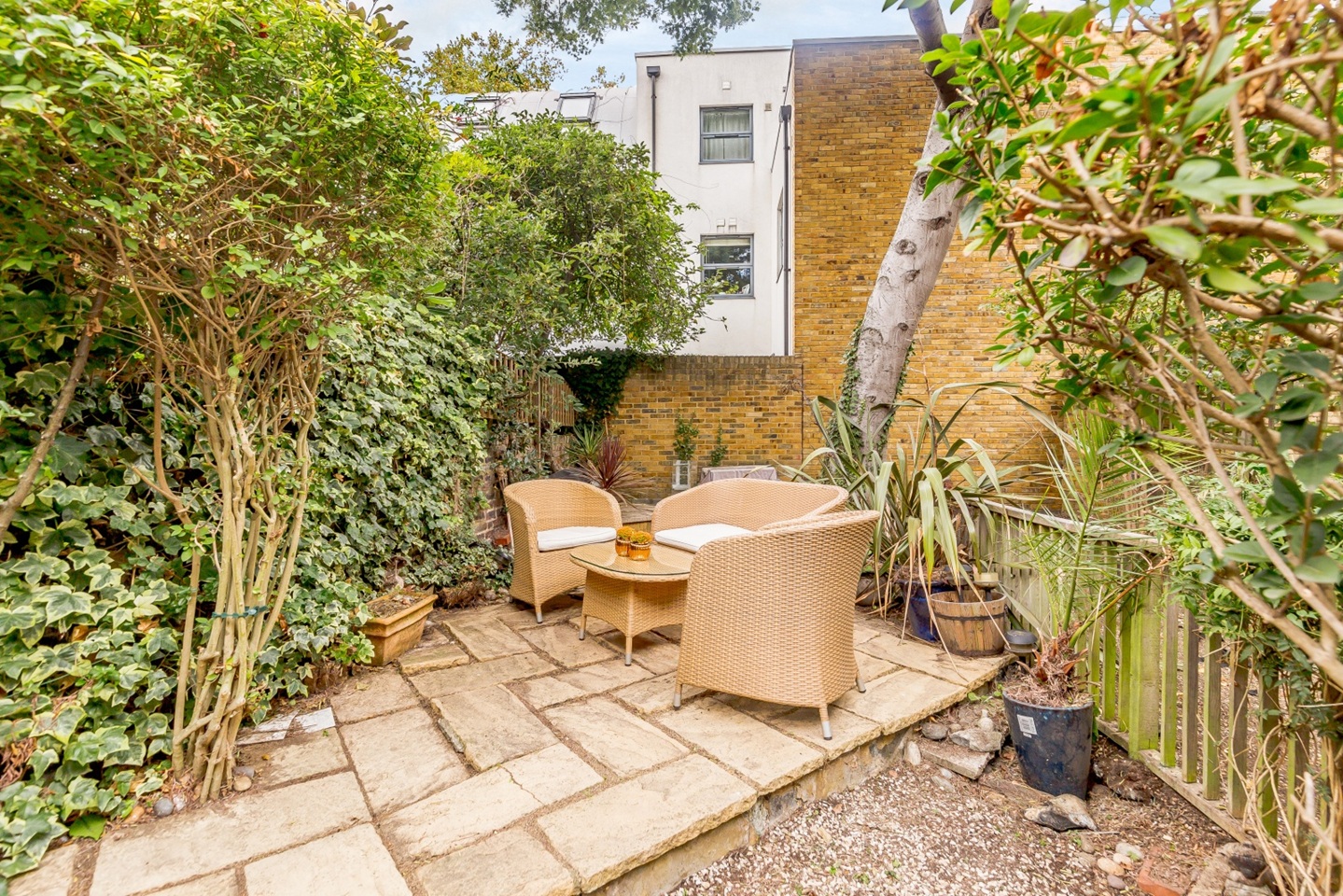 2 Bed Flat, Ecclesbourne Road, N1 photo 3
