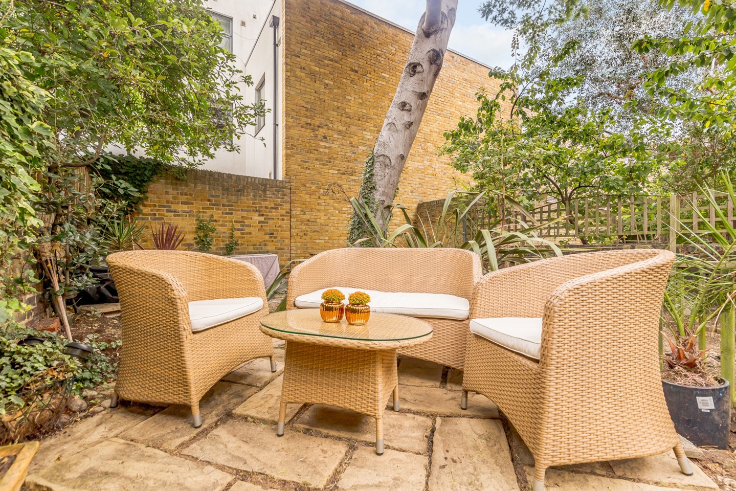 2 Bed Flat, Ecclesbourne Road, N1 photo 2