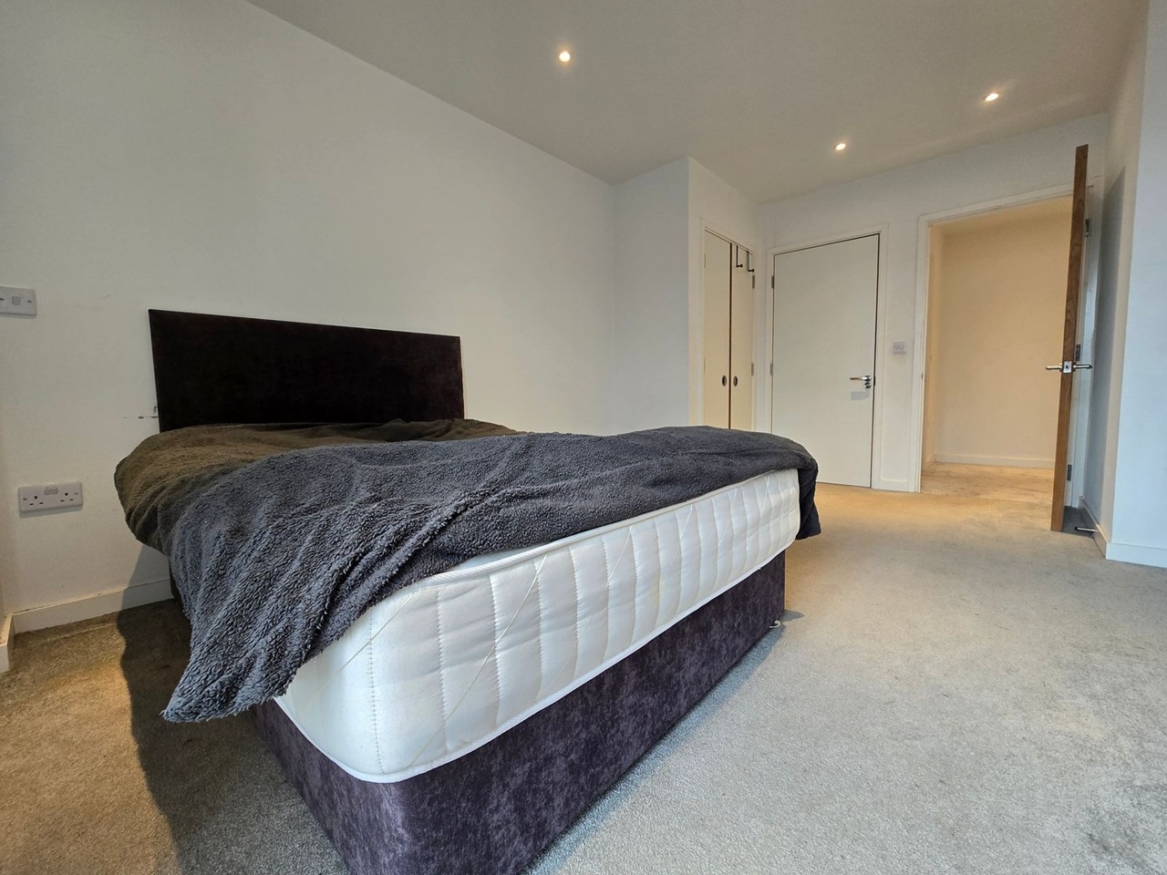 2 Bed Flat, Block B, M5 photo 5