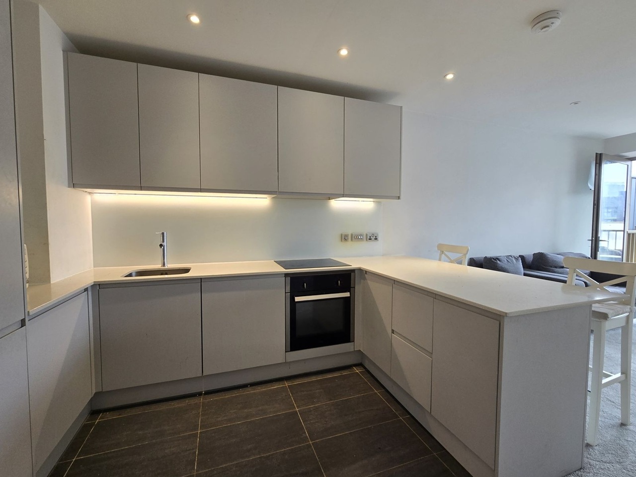 2 Bed Flat, Block B, M5 photo 4