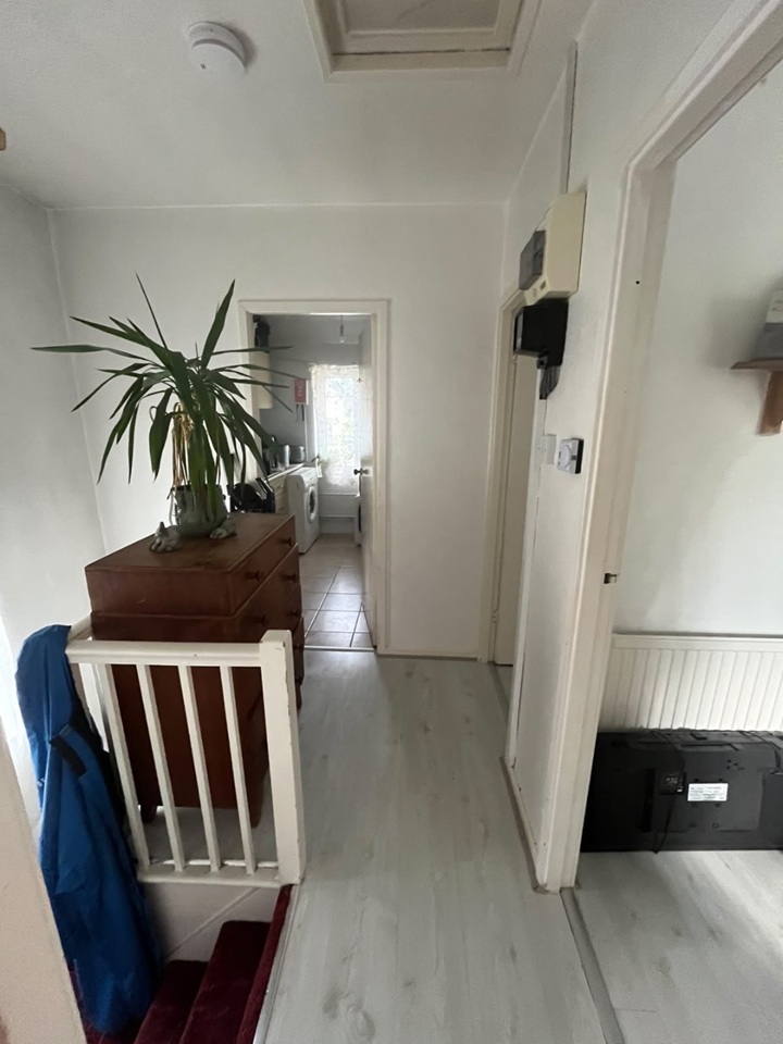 1 Bed Flat, Central And Spacious, CB1