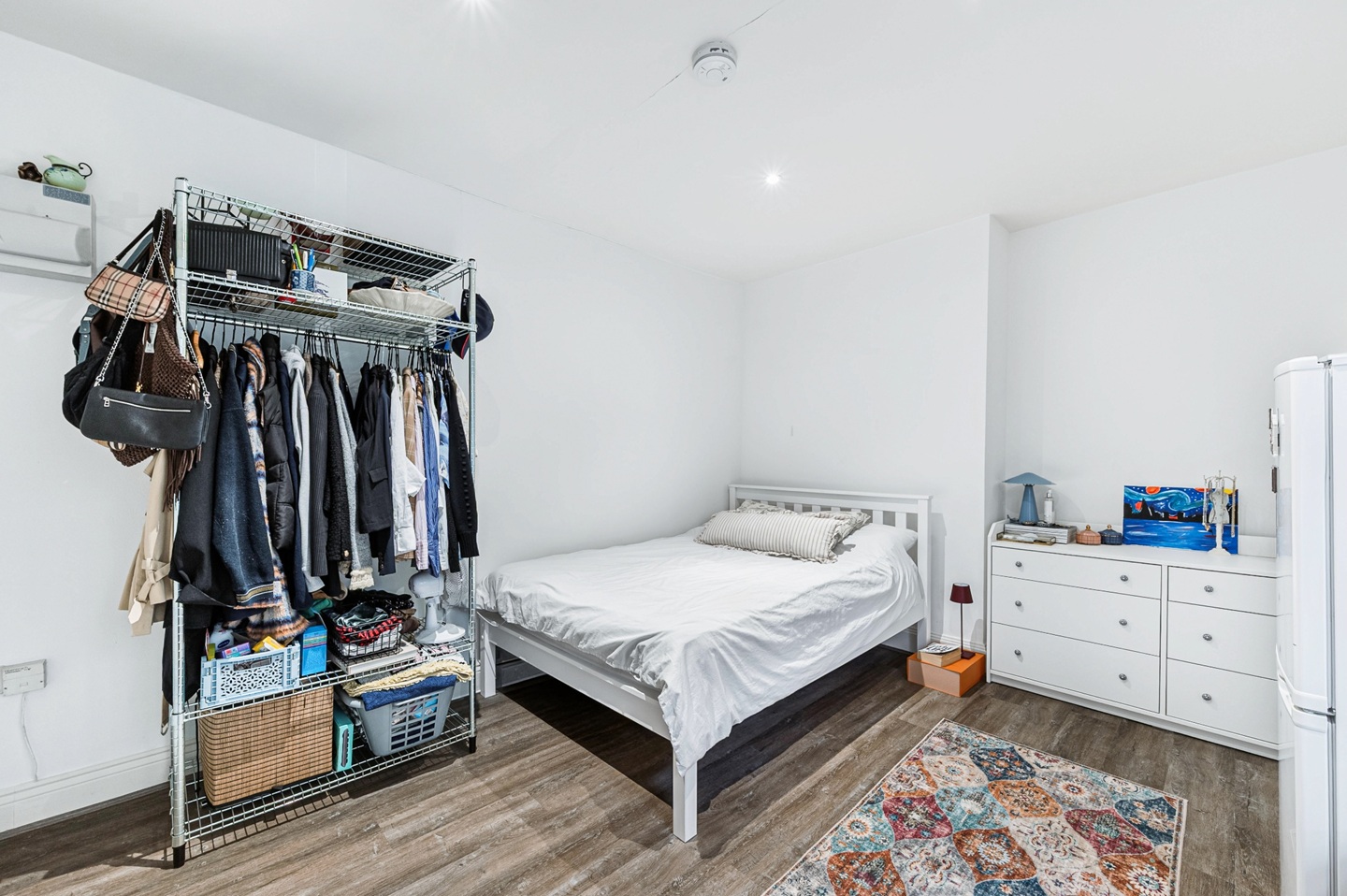 Studio Flat, Very Near Warwick Road Area, SW5