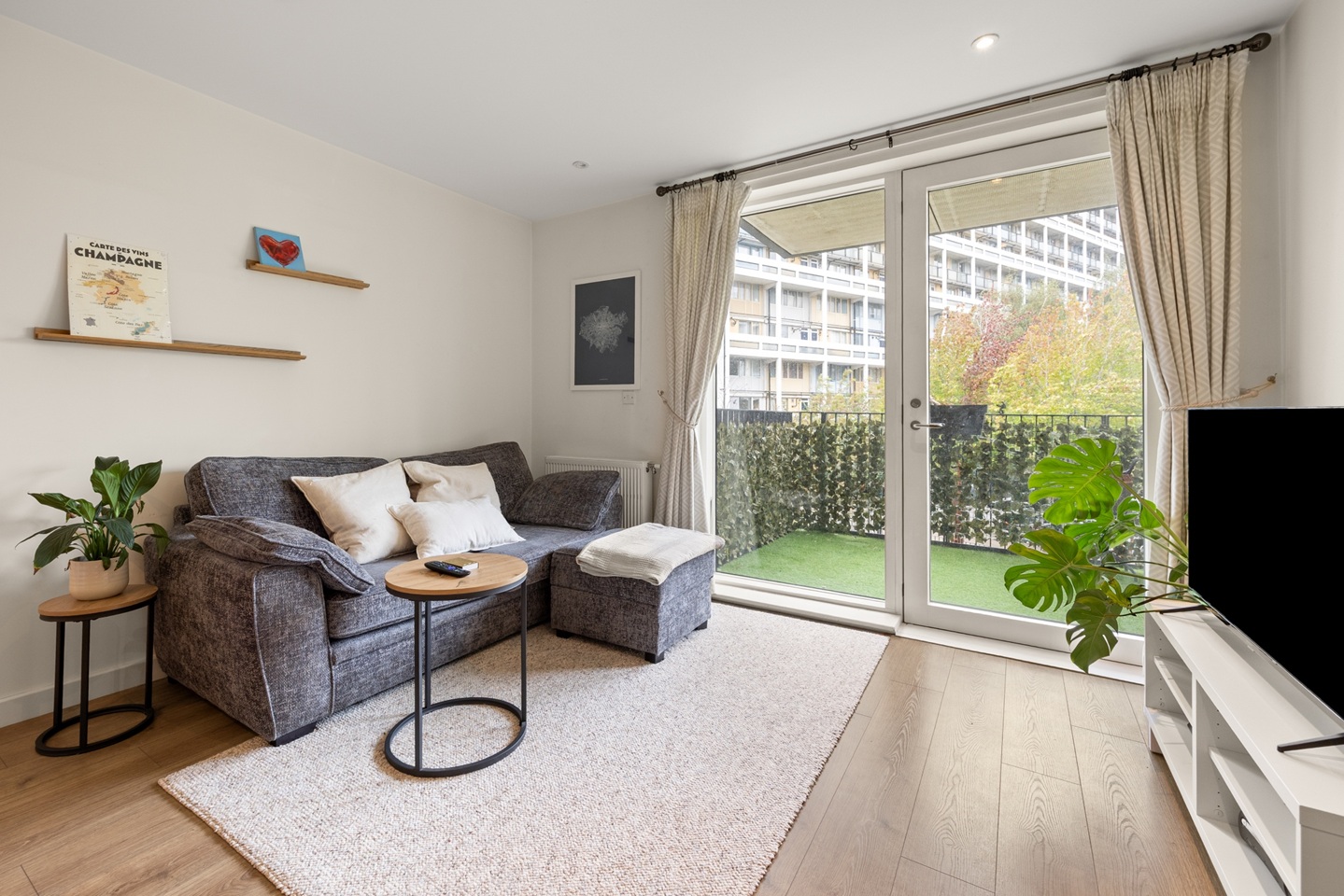 2 Bed Flat, Barrington Road, SW9