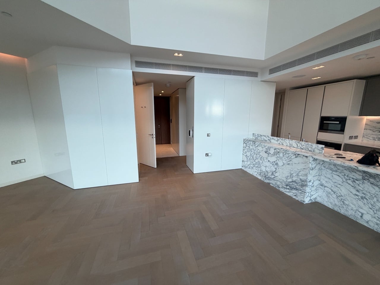 3 Bed Flat, Upper Ground, SE1 photo 2